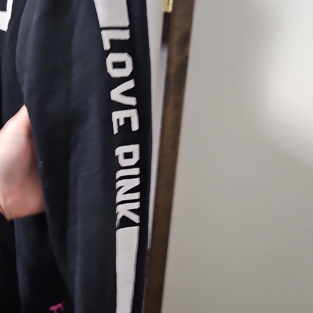 NWOT Victoria's Secret Black Zip-Up Sweater with '86' Design - Picture 3 of 6